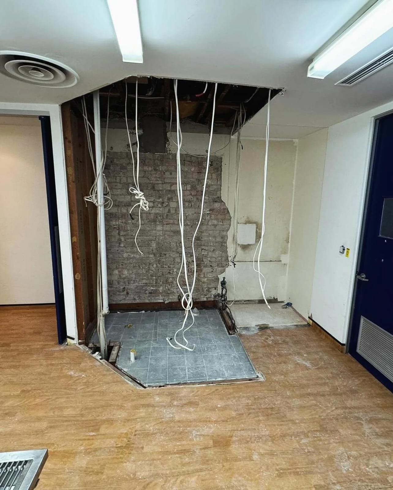 Same room after part of the wall enclosure and adjoining linings were removed